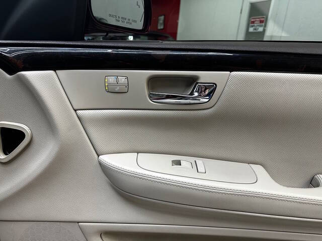 2011 Cadillac DTS Premium Collection
