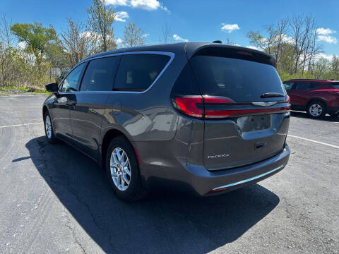 2023 Chrysler Pacifica Touring L