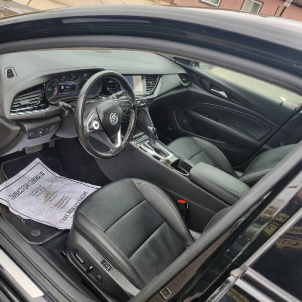 2019 Buick Regal Sportback Essence