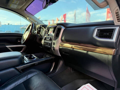 2017 Nissan Titan SL