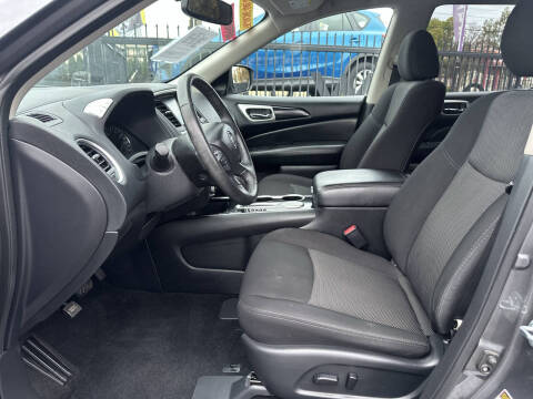 2020 Nissan Pathfinder SV