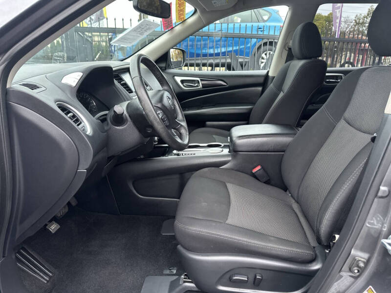 2020 Nissan Pathfinder SV