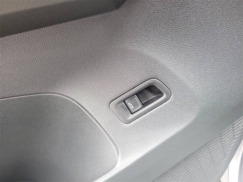 2025 Volkswagen Atlas SE