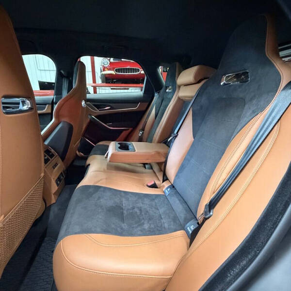 2025 Jaguar F-PACE SVR 575 EDITION