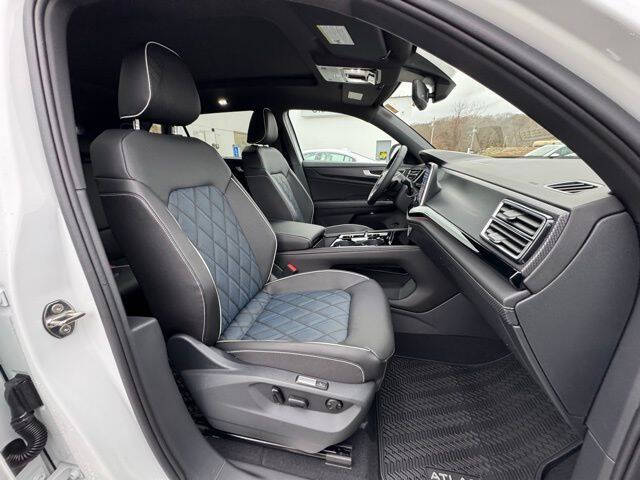 2026 Volkswagen Atlas Cross Sport SEL Premium R-Line 4Motion