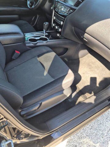 2018 Nissan Pathfinder SV