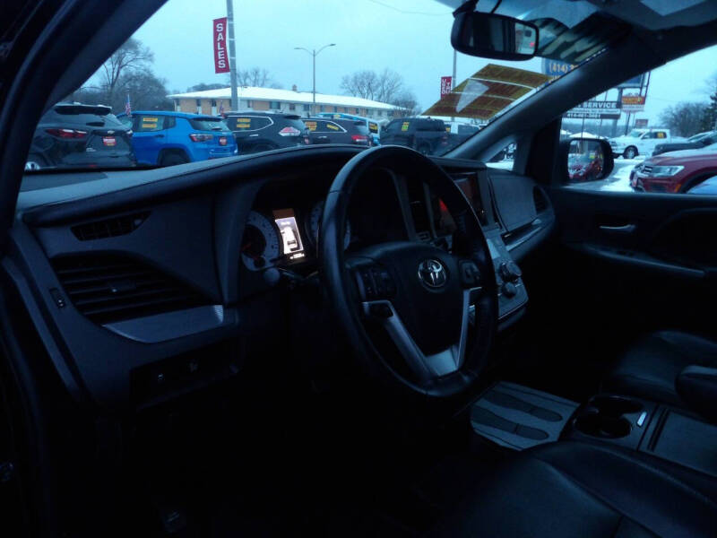 2015 Toyota Sienna SE 8-Passenger