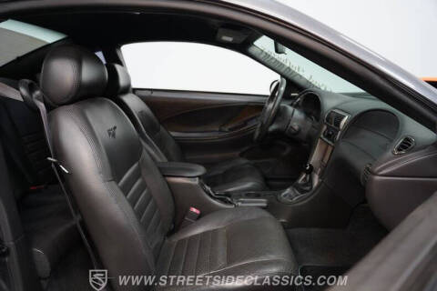 2004 Ford Mustang GT Deluxe