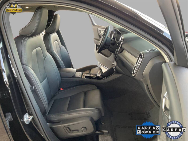 2025 Volvo XC40 B5 Plus Bright Theme