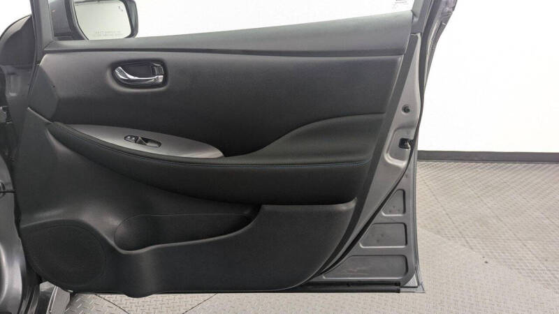 2022 Nissan LEAF S
