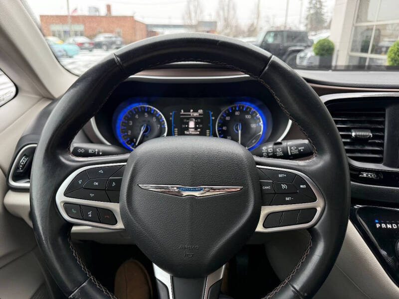 2017 Chrysler Pacifica Touring-L