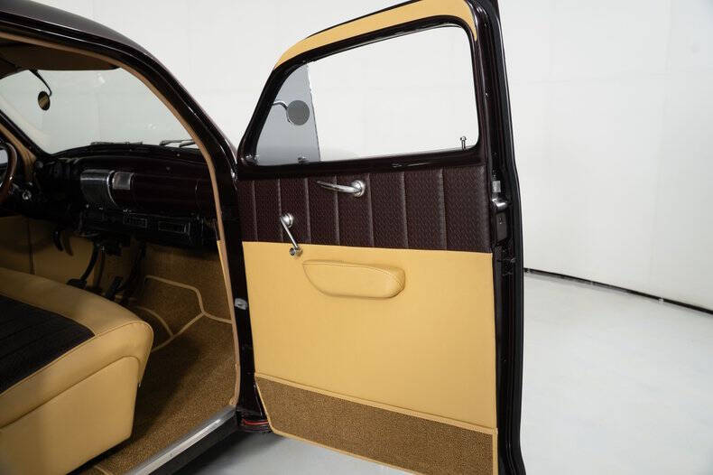 1940 Lincoln Zephyr