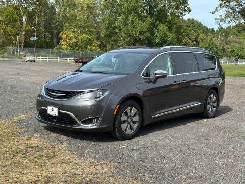 2017 Chrysler Pacifica Hybrid Platinum