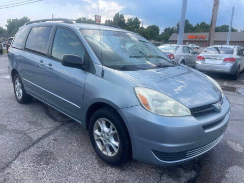 2004 Toyota Sienna for sale at speedy auto sales in Indianapolis IN