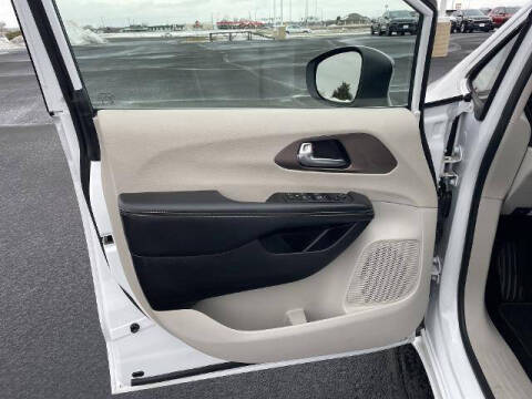 2024 Chrysler Voyager LX