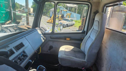 2000 Freightliner FL112