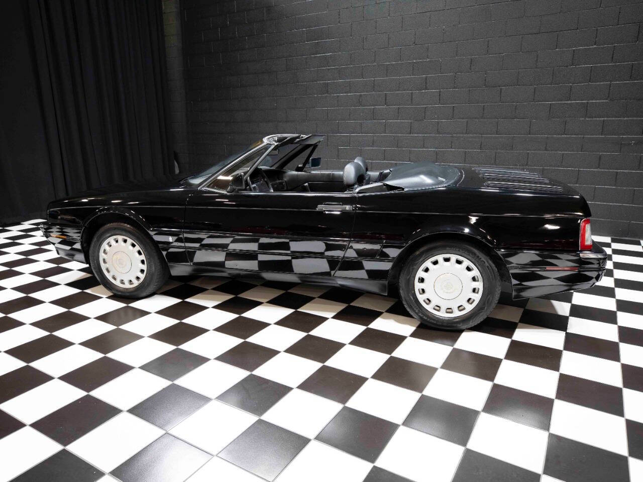 1992 Cadillac Allante 25