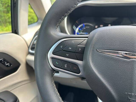 2024 Chrysler Pacifica Plug-In Hybrid Select