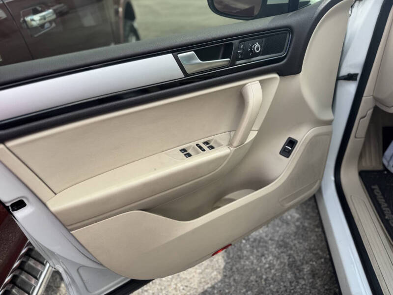 2014 Volkswagen Touareg V6 Lux