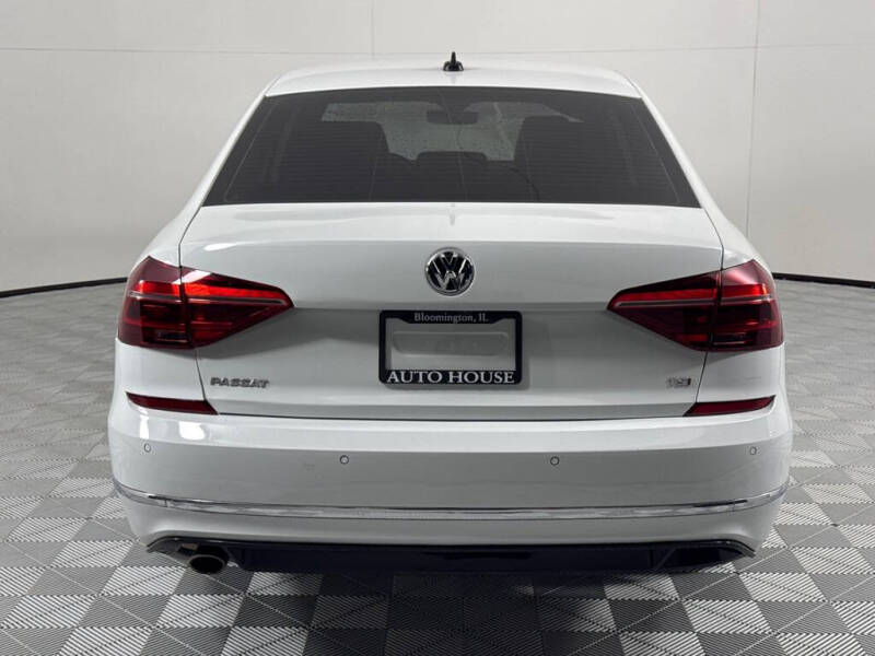 2019 Volkswagen Passat SE R-Line