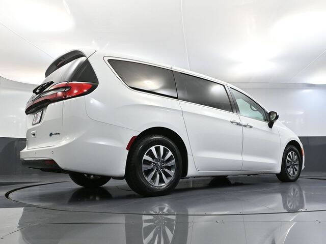 2023 Chrysler Pacifica Plug-In Hybrid Touring L