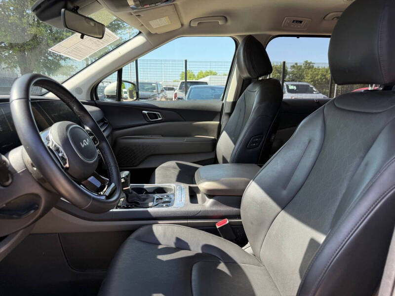 2025 Kia Carnival EX