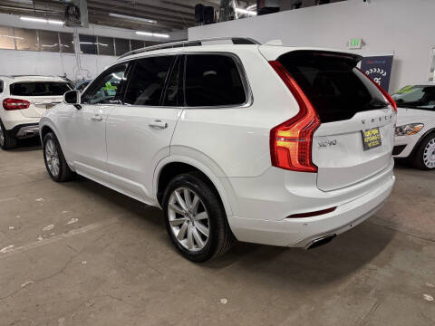 2016 Volvo XC90 T6 Momentum