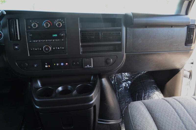 2025 Chevrolet Express LT 3500