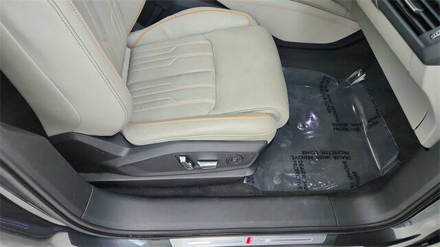 2024 Audi Q8 Sportback e-tron quattro Prestige S line