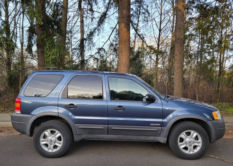 2001 Ford Escape for sale at CLEAR CHOICE AUTOMOTIVE in Milwaukie OR