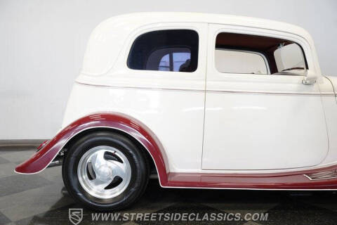 1933 Ford Victoria