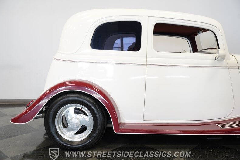 1933 Ford Victoria