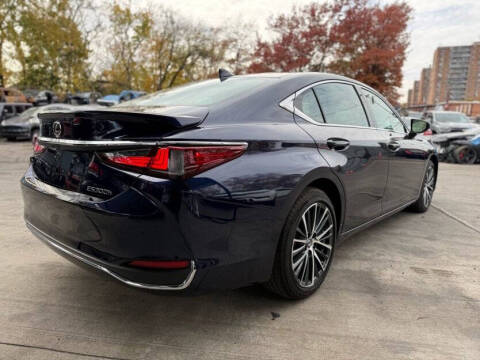 2025 Lexus ES 300h