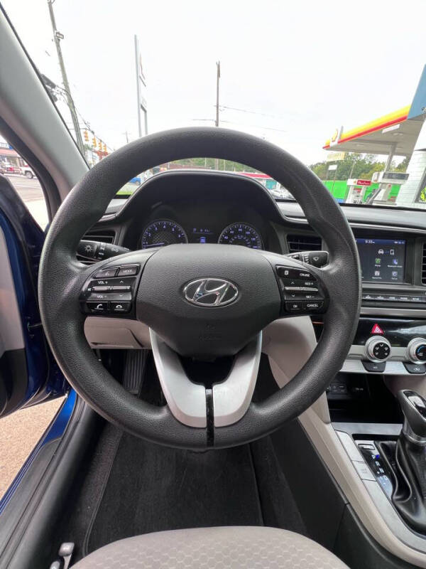 2019 Hyundai Elantra SEL photo 14