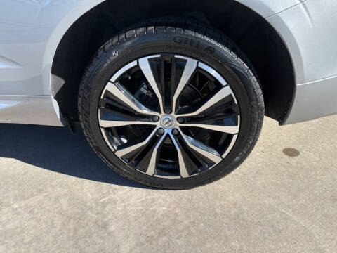 2023 Volvo XC60 B5 Plus Dark Theme