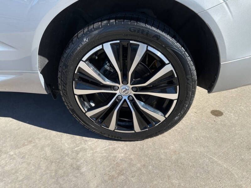 2023 Volvo XC60 B5 Plus Dark Theme