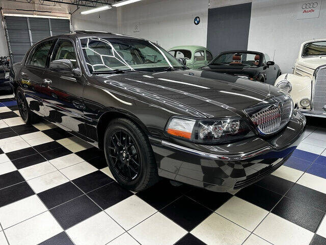 2006 Lincoln Town Car for sale at Podium Auto Sales Inc in Pompano Beach FL