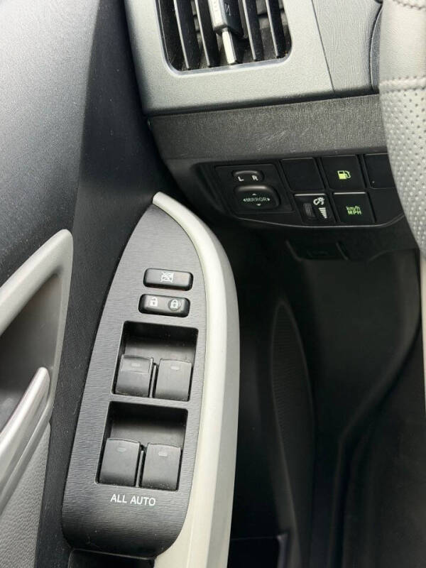 2012 Toyota Prius Plug-in Hybrid Advanced