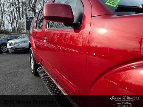 2012 Nissan Pathfinder LE