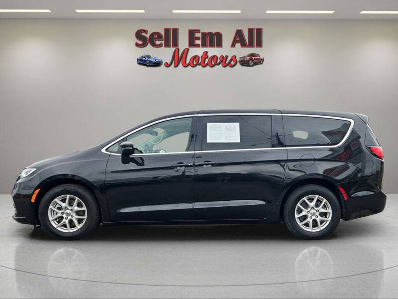 2023 Chrysler Pacifica Touring L