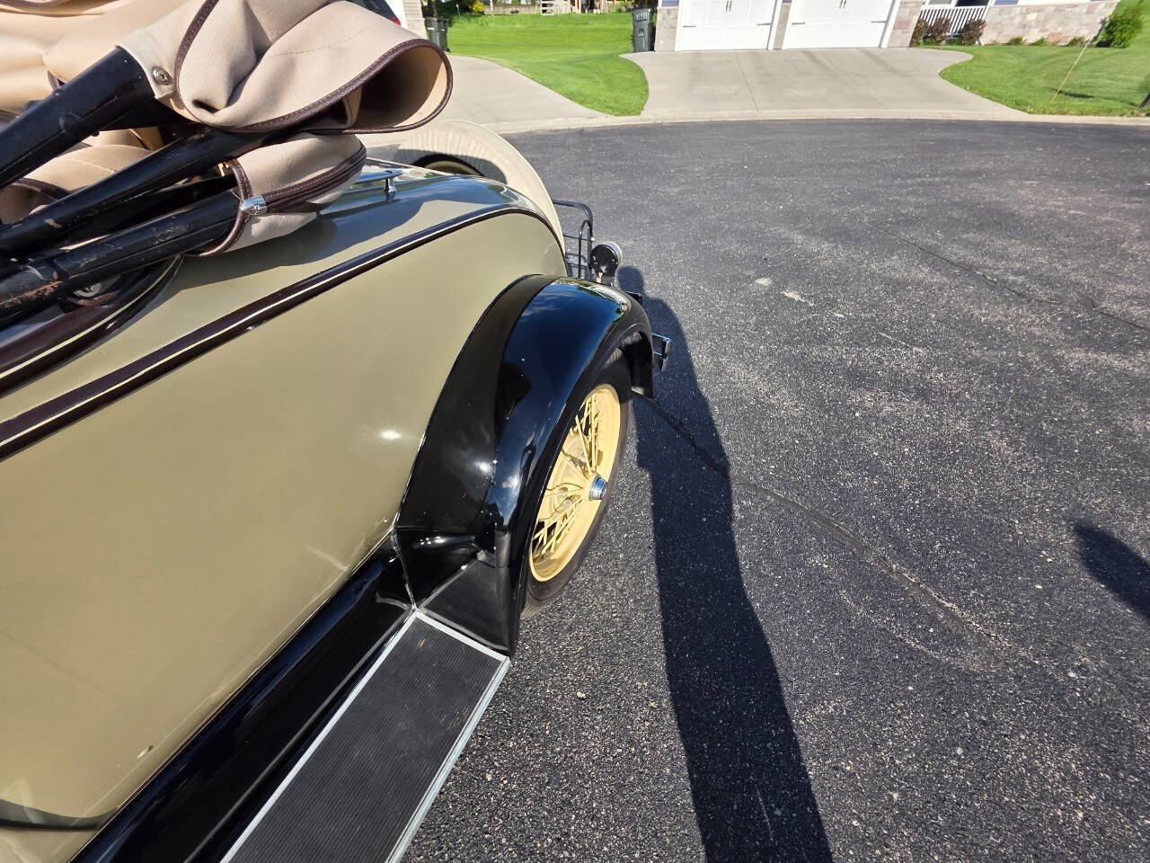 1928 Ford Roadster 31