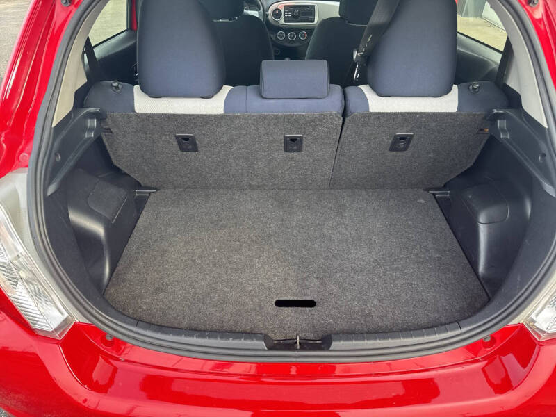 2013 Toyota Yaris 5-Door LE