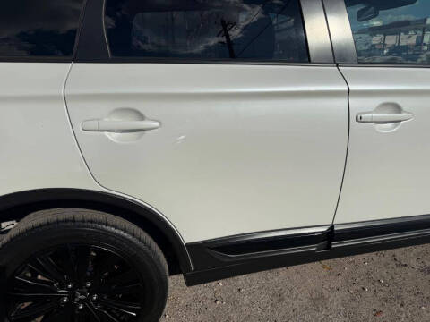 2020 Mitsubishi Outlander LE