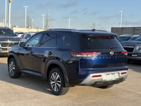 2025 Nissan Pathfinder SL