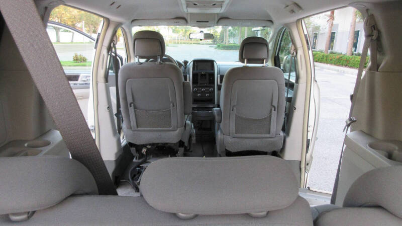 2010 Dodge Grand Caravan SXT photo 17