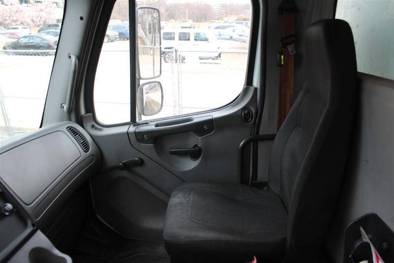 2013 Freightliner M2 106