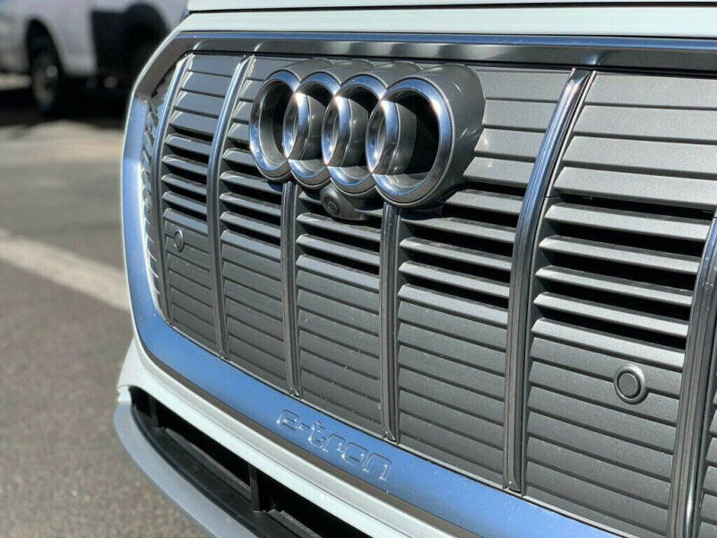 2019 Audi e-tron quattro Prestige