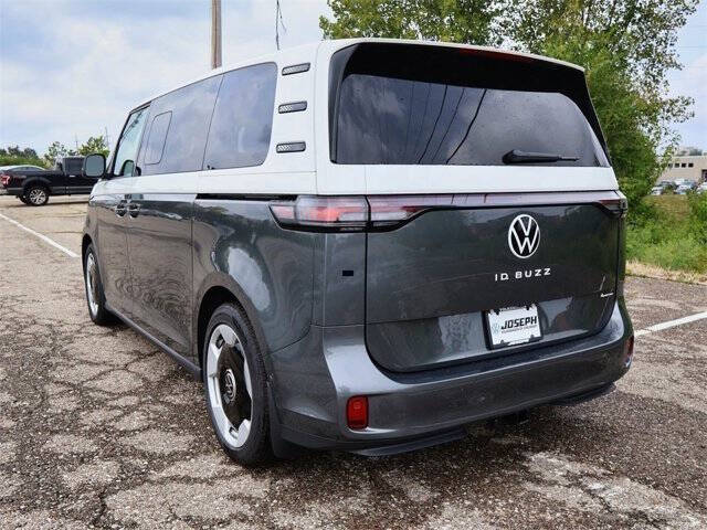 2025 Volkswagen ID. Buzz Pro S Plus 4Motion