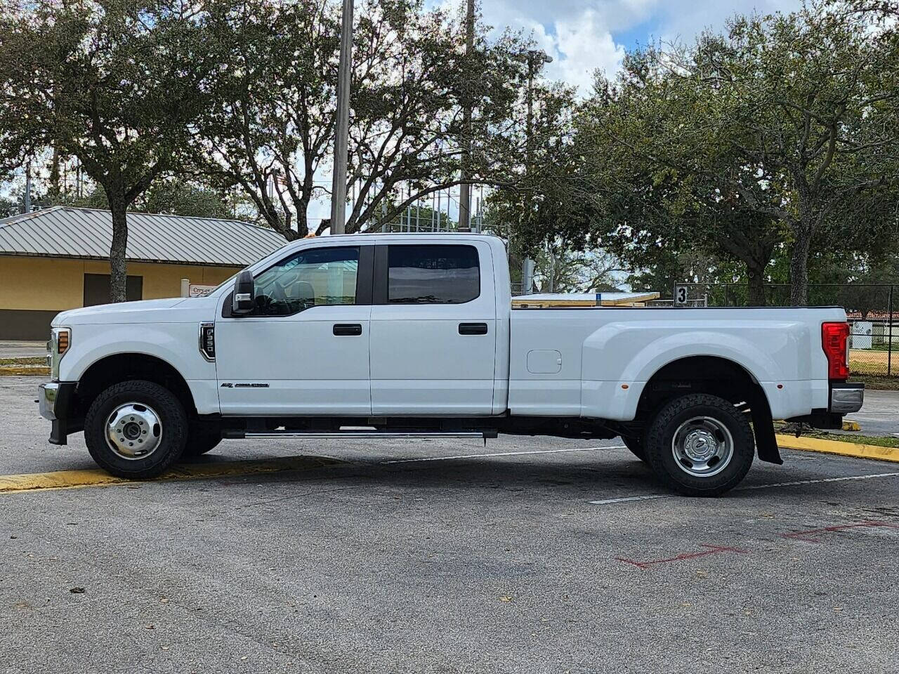 2018 FORD F-350 Pickup - $34,995
