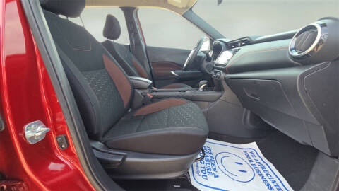 2023 Nissan Kicks SR